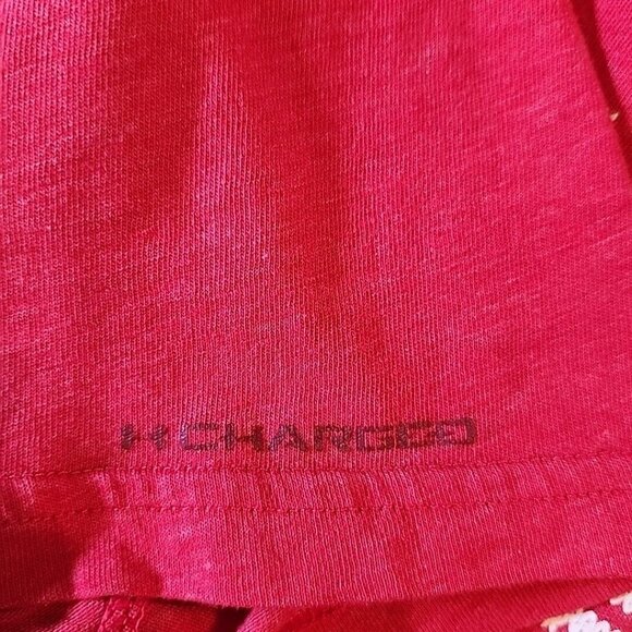Size Small Under Armour Red Holiday T-Shirt Short Sleeve - Picture 7 of 7